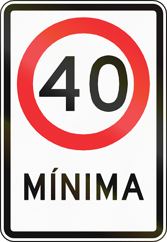 Regulatory road sign in Chile: Minimum speed 40 kilometers per hour