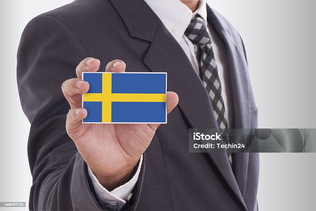 holding a business card mit Schweden Flagge - Lizenzfrei Anzug Stock-Foto