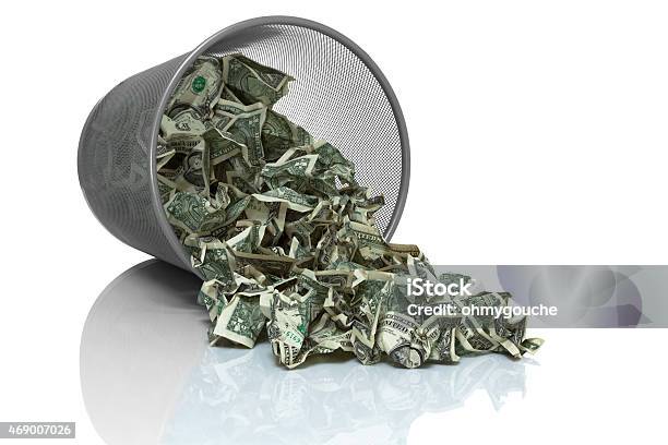 Mülltonne Voller Geld Und Kontraststreifen An Der Seite Stockfoto und mehr Bilder von Währung