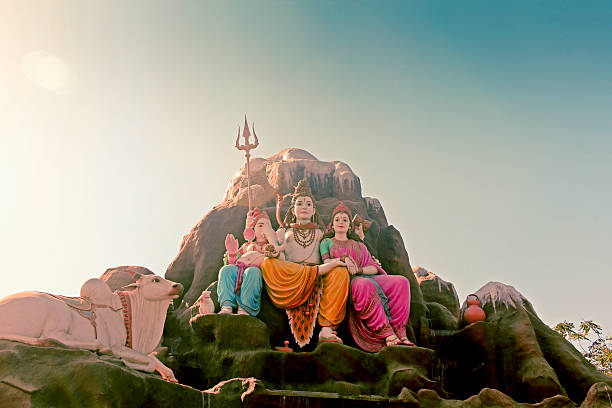 estátua de lord shiva-parvati com ganesa - nandi - fotografias e filmes do acervo