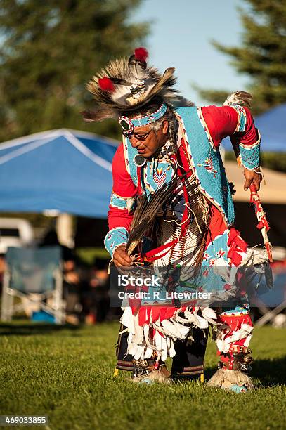 Hombres Tradicional Bailarín 7 Foto de stock y más banco de imágenes de Cultura de indios norteamericanos - Cultura de indios norteamericanos, Bailar, Pow wow