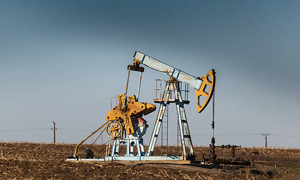 istock Old operating oil and gas well 469037042