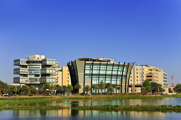 bangalore, indien - bangalore india business building exterior stock-fotos und bilder