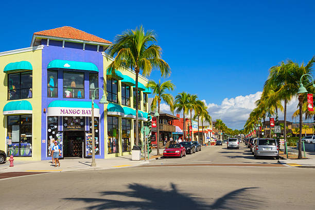 spiaggia di fort myers quartiere dello shopping, florida - fort myers foto e immagini stock