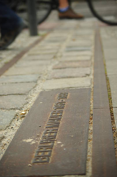 Crossing the Berlin Wall in peace time