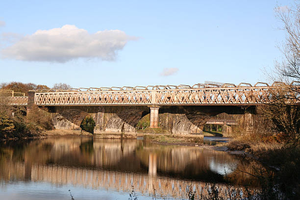 - brücke überqueren sie den fluss ribble in preston, lancashire. - ribble stock-fotos und bilder