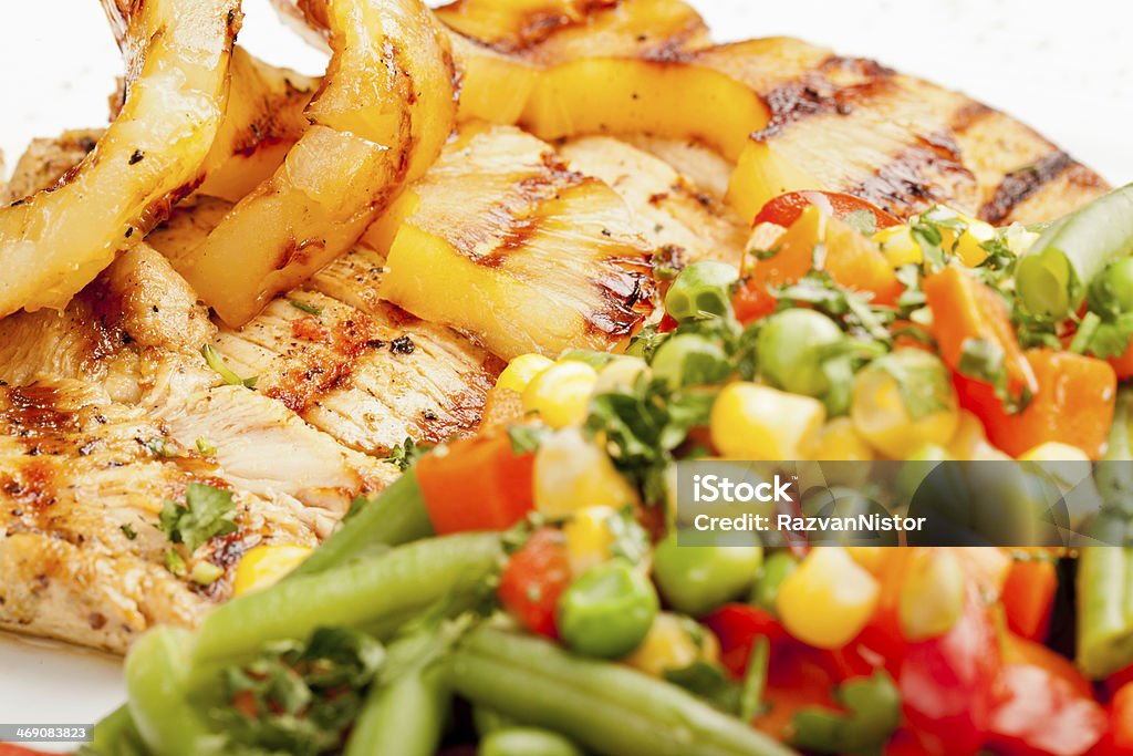 Hawaiian con ensalada de pollo sirve cocina mexicana y piña - Foto de stock de Alimento libre de derechos