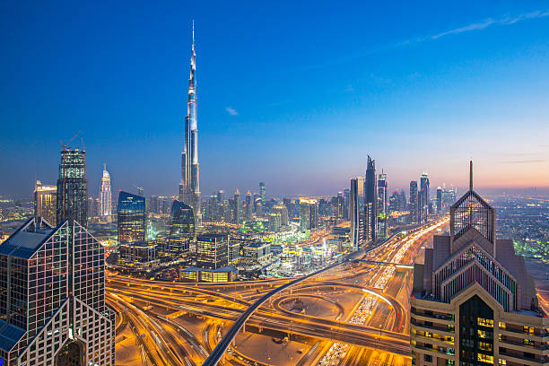 horizonte de dubai - dubai cityscape burj khalifa awe - fotografias e filmes do acervo