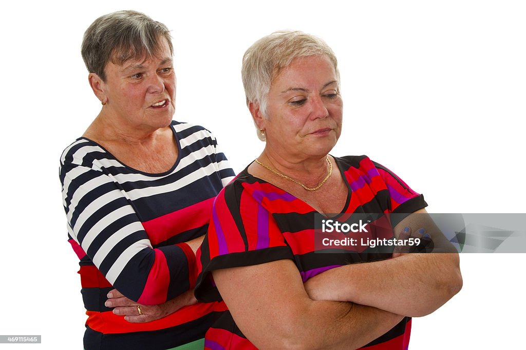 Две женщины в споре seniors - Стоковые фото Агрессия роялти-фри