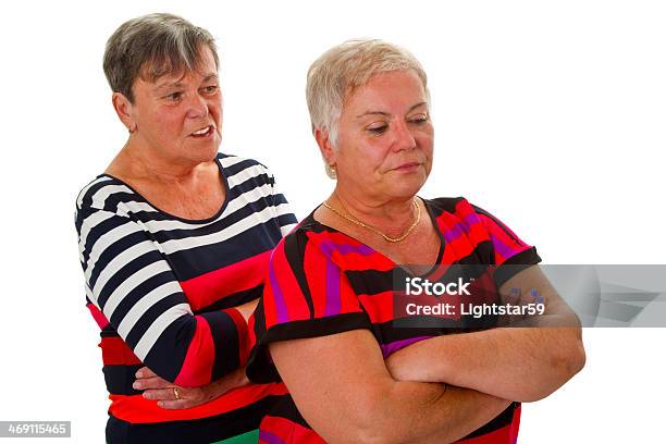 Две Женщины В Споре Seniors — стоковые фотографии и другие картинки Агрессия - Агрессия, Горизонтальный, Грусть