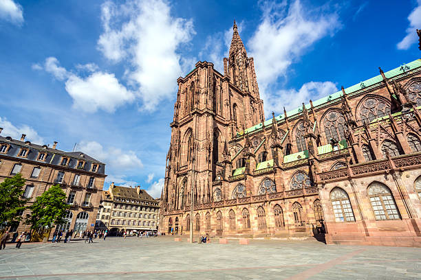 catedral de norte-dame em estrasburgo, frança - strasbourg cathedral - fotografias e filmes do acervo