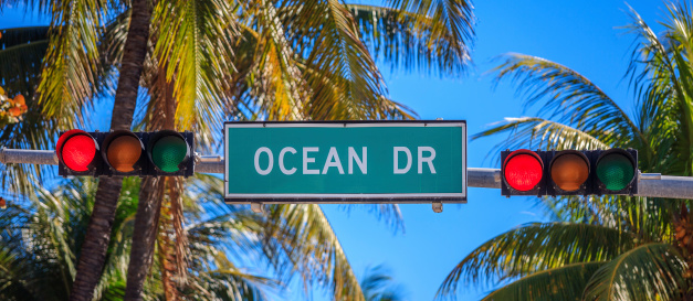 street sign of street Ocean Drive in Miami South with traffic light