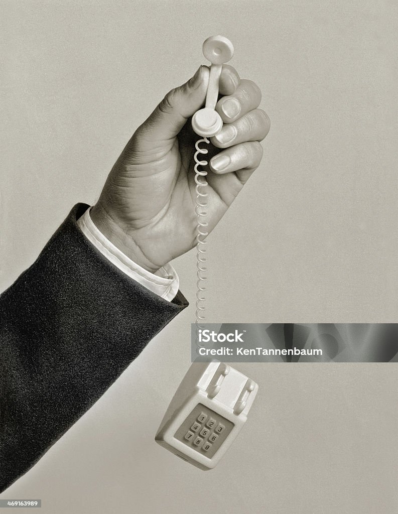 Człowiek na Kij i małe Telefon zabawka - Zbiór zdjęć royalty-free (Czarno biały)
