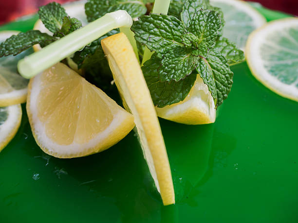 Gelatin mojito cake with lime and peppermint