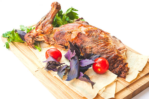 gigot свежими помидорами и базиликом - lamb shank roast lamb leg of lamb стоковые фото и изображения