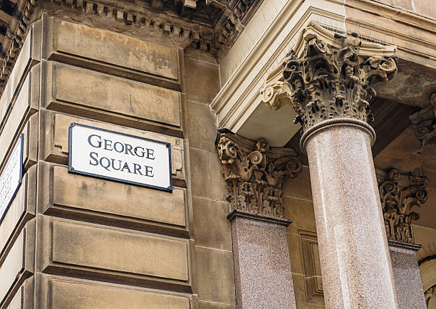 george площадь вход в глазго - glasgow street name sign scotland city street стоковые фото и изображения
