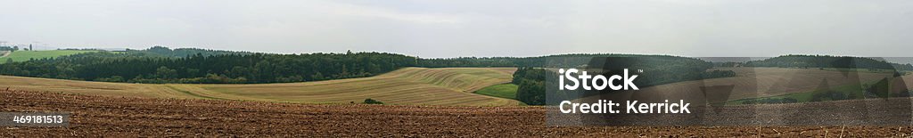 Feld im Frühjahr nach gepflügt - Lizenzfrei Agrarbetrieb Stock-Foto