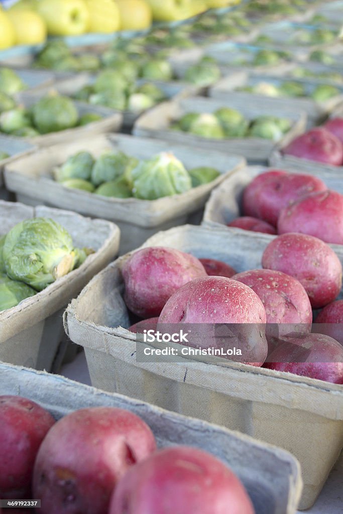 Frisches Obst und Gemüse zu verkaufen in Farmer's Market - Lizenzfrei Groß Stock-Foto