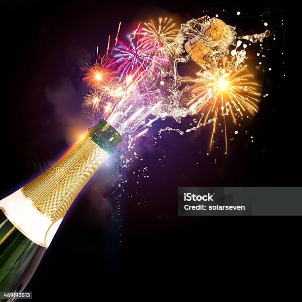 Champagner Feuerwerk Feiern Stockfoto und mehr Bilder von Knallkörper - Knallkörper, Feuerwerk, Schaumwein