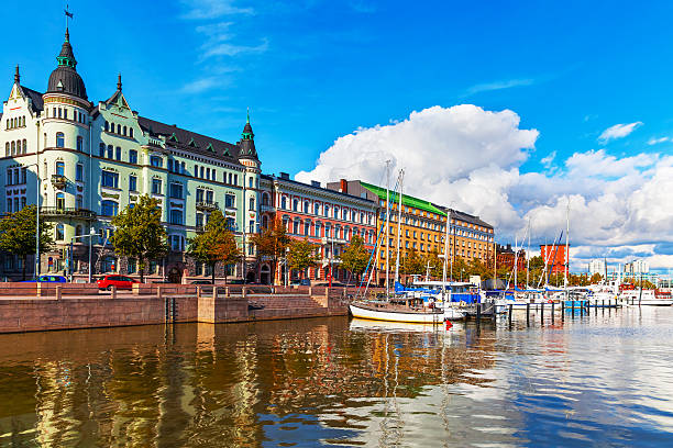 der altstadt in helsinki, finnland pier - finnland stock-fotos und bilder