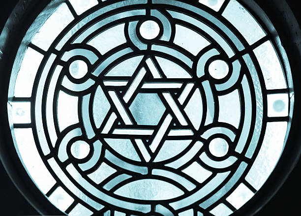 stella di david o su magens david stainglass - anti semitism foto e immagini stock