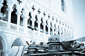 venedig-italien-schriftliche-an-souvenirs-und-waren.jpg?b=1&s=170x170&k=20&c=4jdinpKSs8ib6Sw5rnZe8Bwsw3a9S0hZNMlbLDUey4Y=