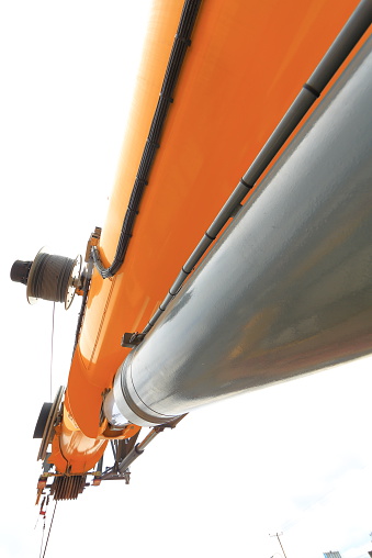 Looking up at the telescoping truck-mounted crane for industrial construction that has suspension system, boom pinning system and boom design.