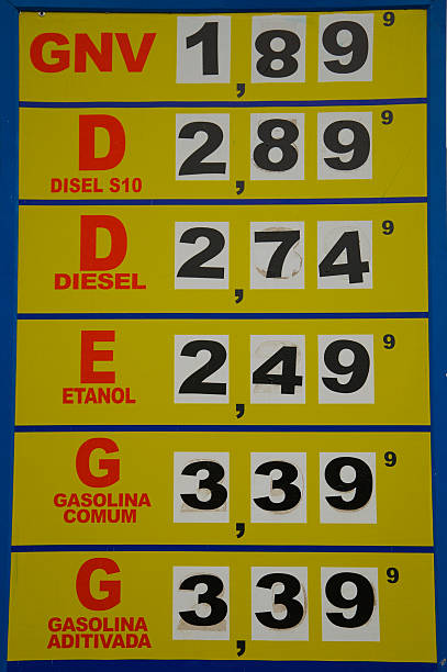 les prix du carburant au brésil - gasoline gas station labeling fuel and power generation photos et images de collection
