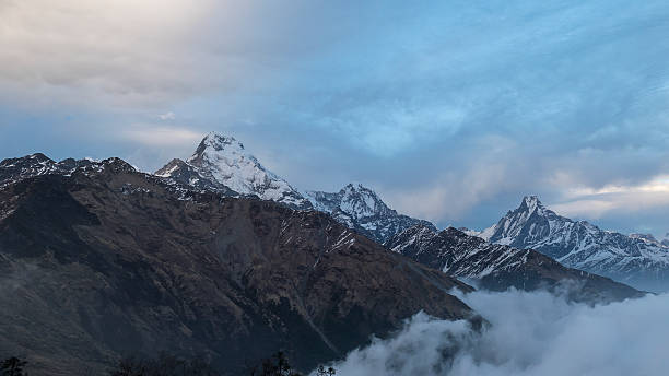 annapurna crépuscule - cumuliform photos et images de collection