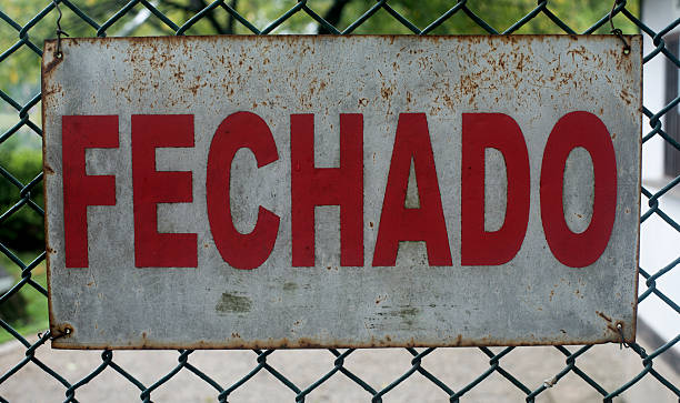 istock Closed sign in Brazil 469327914