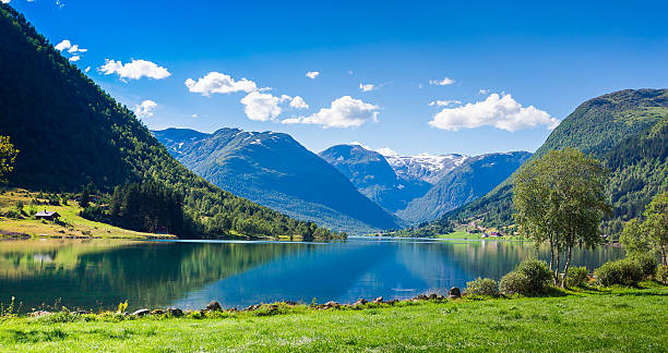songdal in norwegen, den fjord - norwegen stock-fotos und bilder