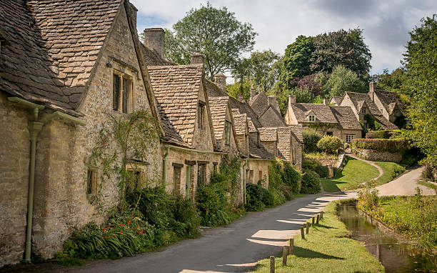 arlington row, bilbury - cotswold photos et images de collection