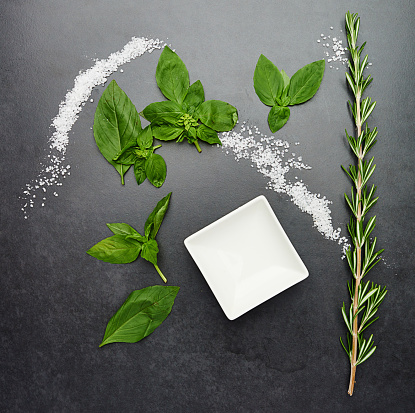 High angle studio shot of basil leaves, rosemary and coarse salt on a dark countertophttp://195.154.178.81/DATA/i_collage/pi/shoots/790436.jpg