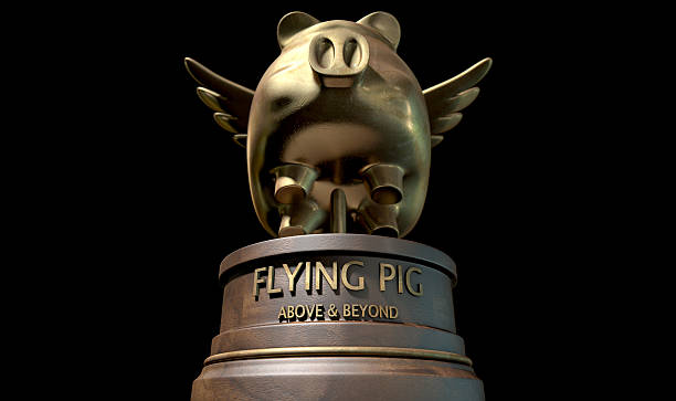 cochon volant trophée récompense - when pigs fly photos et images de collection