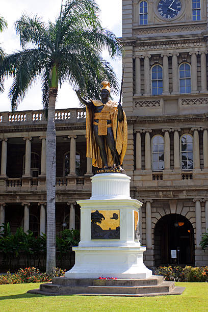 estátua do rei kamehameha, honolulu, havaí - conquerer imagens e fotografias de stock