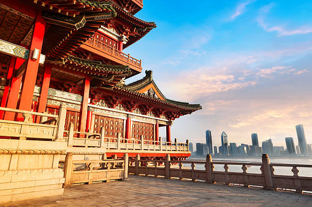 blauer himmel und weiße wolken, uralte chinesische architektur - ming china forbidden city emperor stock-fotos und bilder