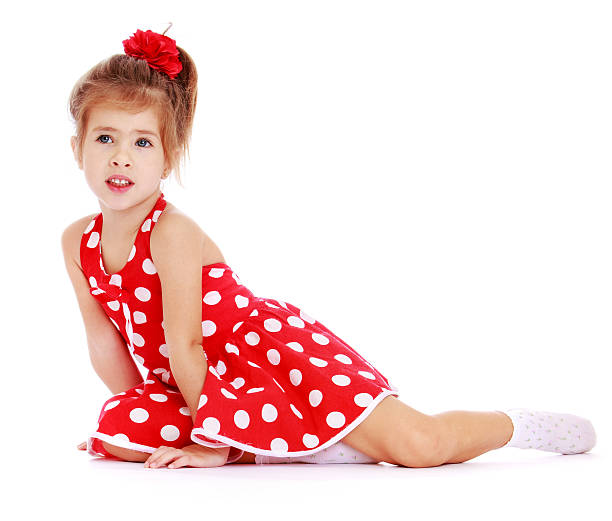 Niña Con Un Vestido Rojo De Lunares Blancos Puntos Foto de stock y más banco de imágenes de 2015 - 2015, Diversión, Estilos de vida - iStock Niña Con Un Vestido Rojo De Lunares Blancos Puntos Foto de stock y más banco de imágenes de 2015 - 2015, Diversión, Estilos de vida - iStock