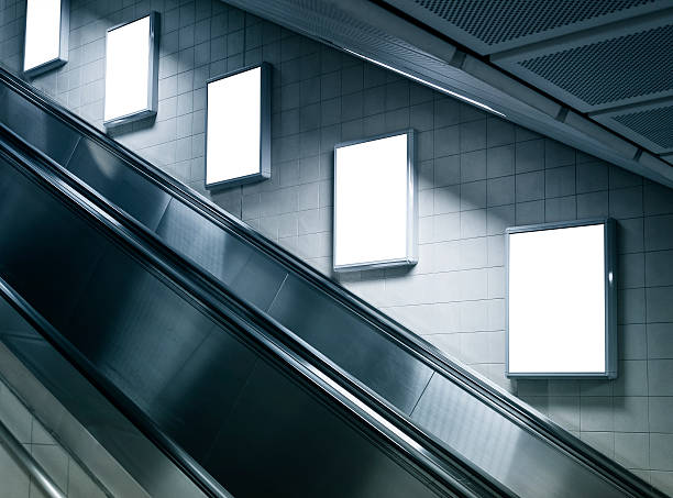 simulação até vertical poster na estação de metro com escada rolante - escalator imagens e fotografias de stock