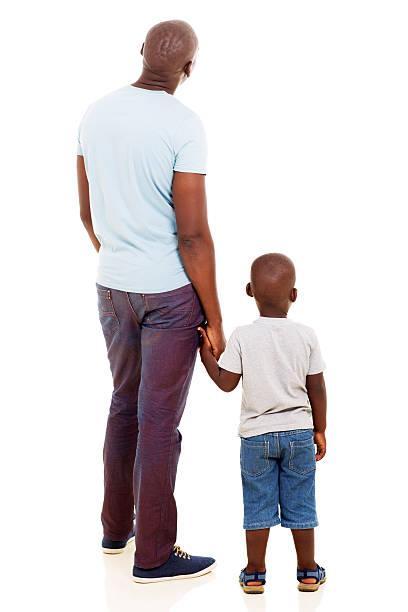 vista posteriore del giovane uomo africano con suo figlio - rear view family isolated child foto e immagini stock