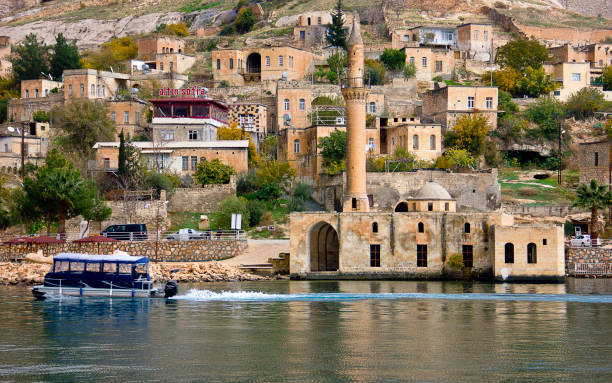 Euphrates River Sanliurfa, Turkey - November 22, 2014: An old mosque in front of Sunken village Savasan at Firat River (Euphrates River) in Sanliurfa, Turkey. halfeti stock pictures, royalty-free photos & images