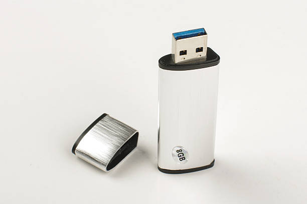 grigio metallizzata flash drive isolato di penna di alluminio - eeprom foto e immagini stock