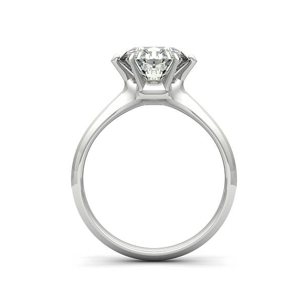 anello con diamante isolato su sfondo bianco - anello foto e immagini stock