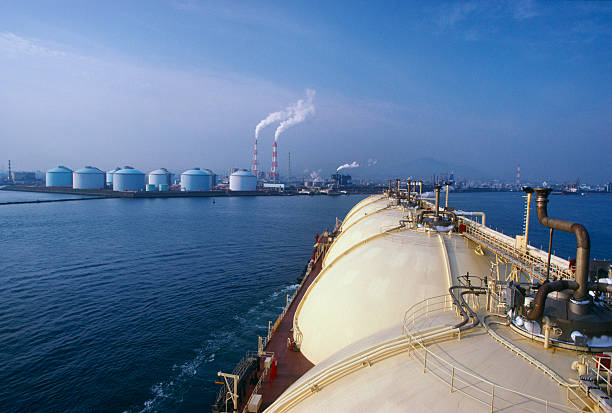 엔진오일 산업 - oil tanker 이미지 뉴스 사진 이미지