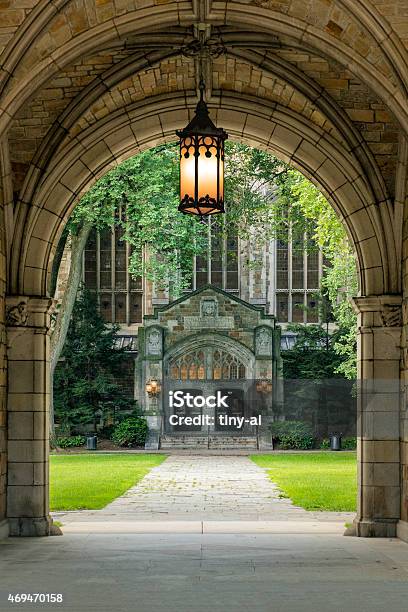 Arco De La Facultad De Derecho De La Universidad De Michigan Campus Foto de stock y más banco de imágenes de Campus