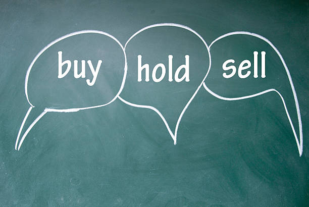 istock buy、sell、hold choice 469521801