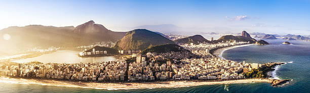 リオデジャネイロのイパネマビーチのパノラマビュー - rio de janeiro corcovado copacabana beach brazil ストックフォトと画像