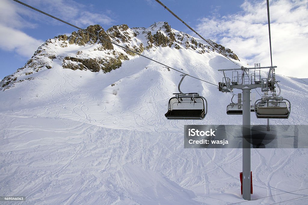 Wioska narciarska z wyciągu krzesełkowego w Krasnaya polana, Rosja - Zbiór zdjęć royalty-free (Czynność)