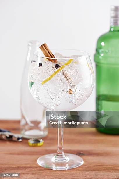 Cinnamon And Juniper Gintonic Stock Photo - Download Image Now - Cinnamon, Gin, Tonic Water