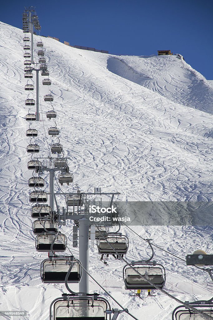 Chairlift en el complejo turístico de esquí Krasnaya Polyana, Rusia - Foto de stock de Actividad libre de derechos