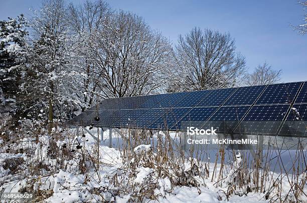 ソーラーパネル - ソーラーパネルのストックフォトや画像を多数ご用意 - ソーラーパネル, 雪, グリーンテクノロジー